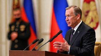 Медведев призвал повысить уровень жизни в новых регионах. Медведев призвал повысить уровень жизни в новых регионах.