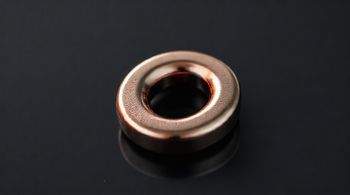 Учёные создали новый магнит, простой и не содержащий железа.