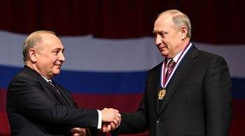 Путин наградил актера русского драматического театра Астаны медалью Пушкина