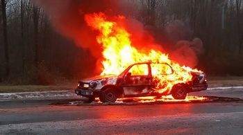 В Ярославской области мужчину заподозрили в поджоге автомобиля инспектора ДПС.